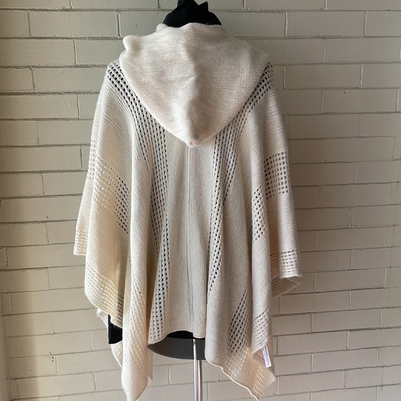 Anthropologie Sleeping on Snow hooded poncho - Picture 5 of 8